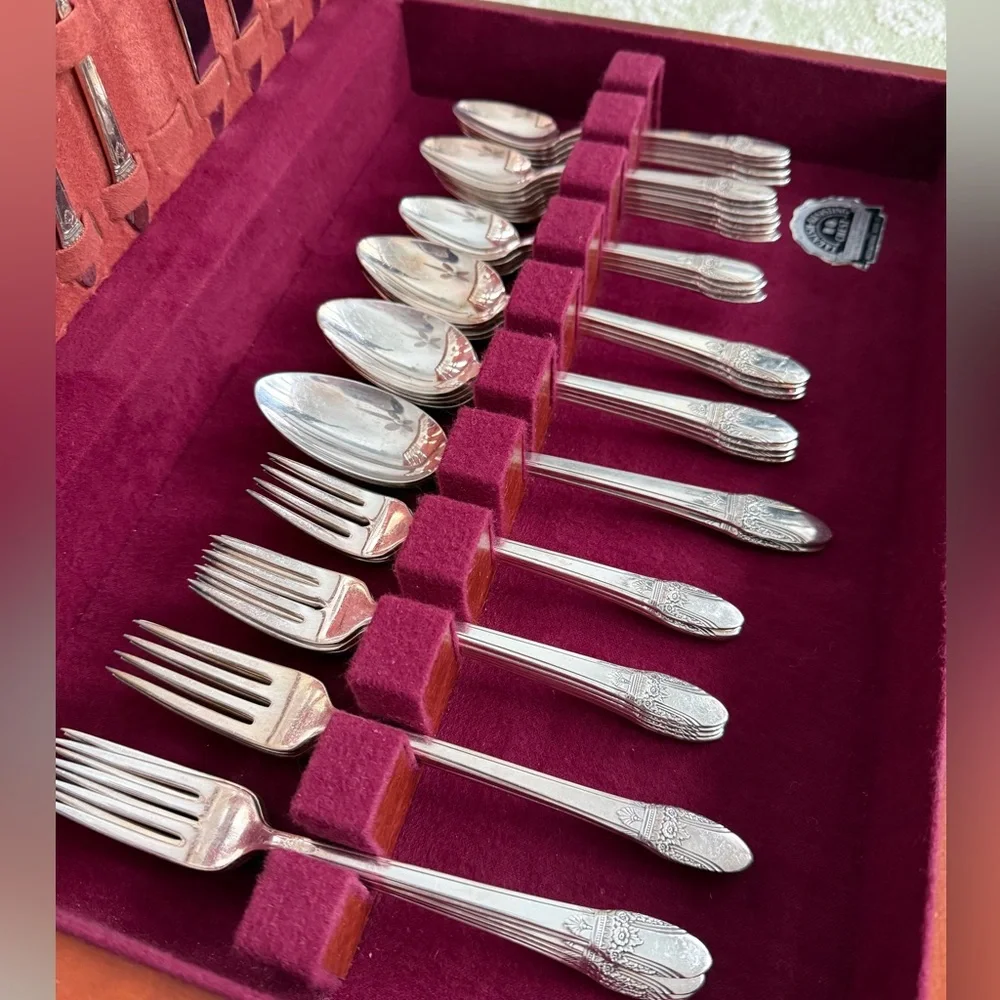 1847 ROGERS BROS FIRST LOVE SILVER-PLATED 51 piece 8 Place Settings & CHEST